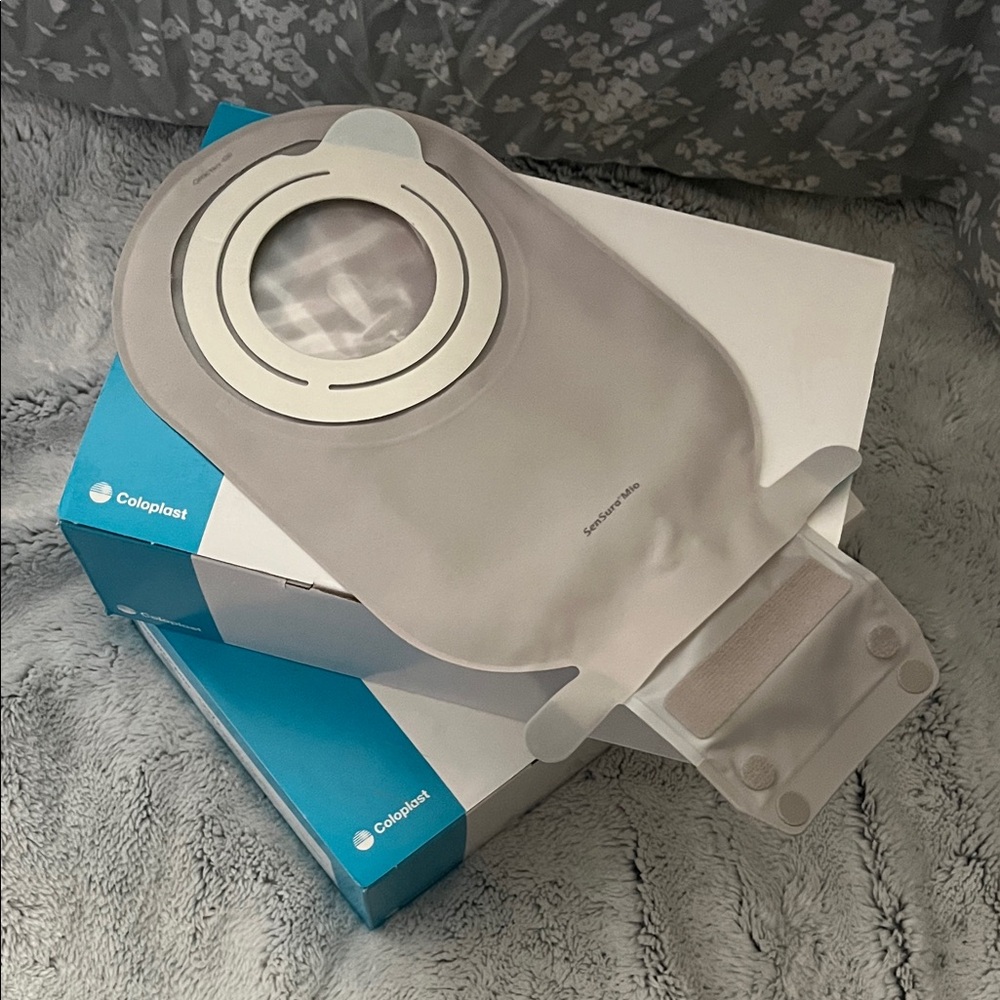 2 boxes  (20) Coloplast SenSura mio ostomy bags